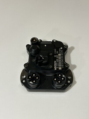 Mercedes Benz W201 W124 Ignition control module 0105455332