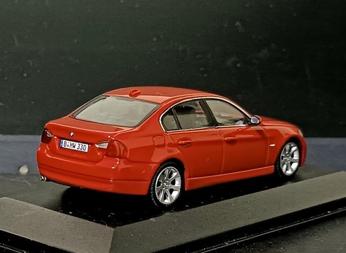 1/43 BMW 3er Series sedan (E90) red 4 doors 2005 Minichamps - Picture 3 of 9