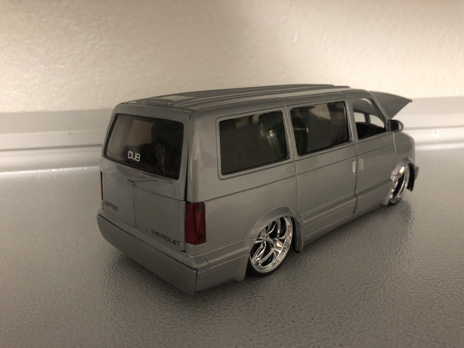 JADA TOYS DUB CITY 2001 CHEVY ASTRO 1:24 | eBay