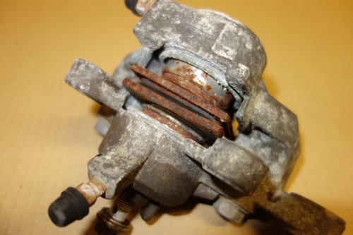 Pinza de freno trasera suzuki gsxr750 gsxr 750 m 1991 dañada - Imagen 3 de 6