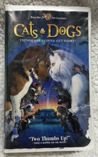 Cats & Dogs (VHS, 2001, Clamshell) Comedy Jeff Goldblum Toby Maguire Jon Lovitz