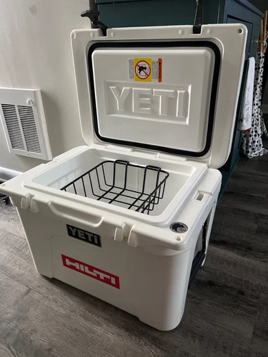 yeti tundra 35 hard cooler in white, brand new 