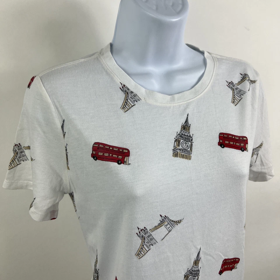 Camiseta Forever 21 Pequeña Blanca Estampado Londres Inglaterra Manga Corta Cuello Redondo Foto 2 de 4