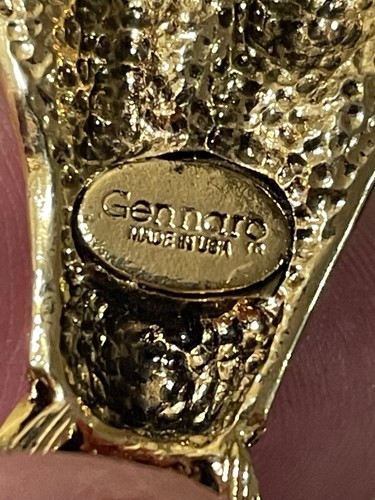 Vintage Gennaro Perfect Brooch Award Gold Tone Made In USA - Picture 3 of 3