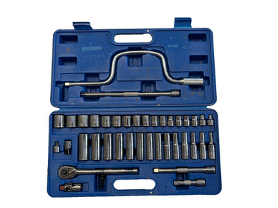Westward 3/8in Drive Metric Socket and Ratchet Set with Extensions