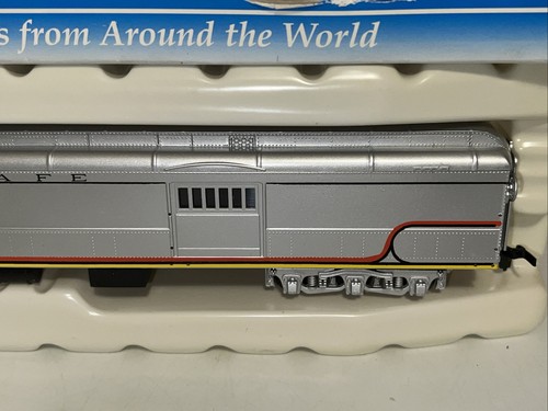 International Hobby Corp. Combine Santa Fe Valley Flyer Car #49032 - Picture 4 of 16