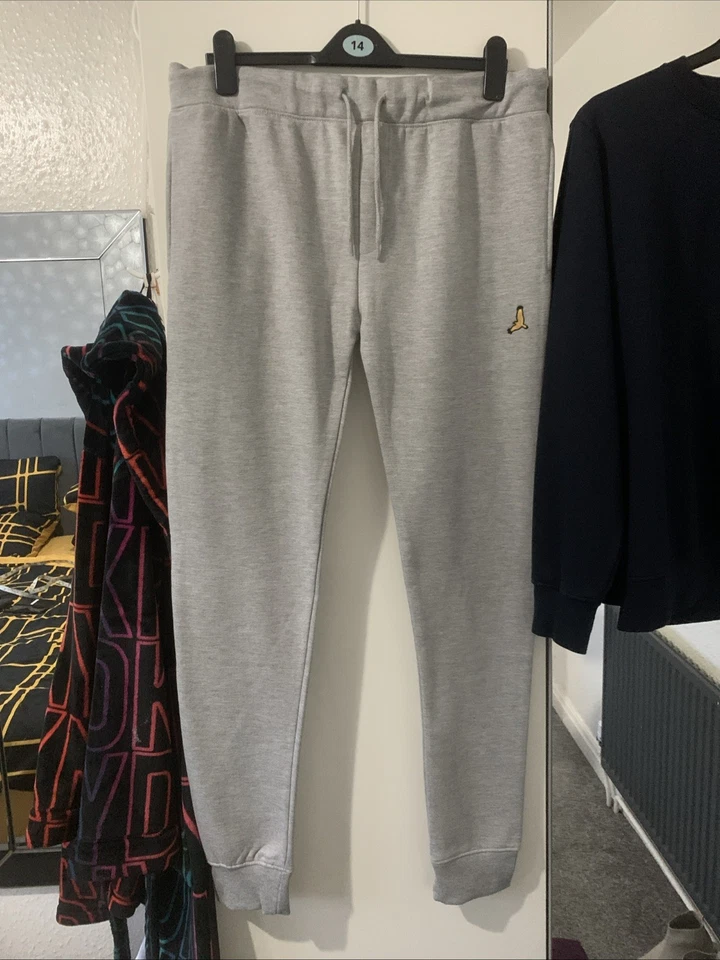 Brave Soul Size XL W34-36in x L32in Grey Bottoms & 2XL Pit To Pit 23in Navy Top - Image 2 of 4