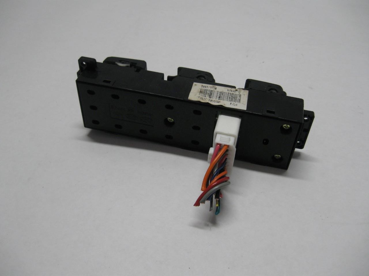 HYUNDAI SANTA FE DRIVER DOOR WINDOW CONTROL SWITCH 2007 - 2011 OEM 93670-23000WK