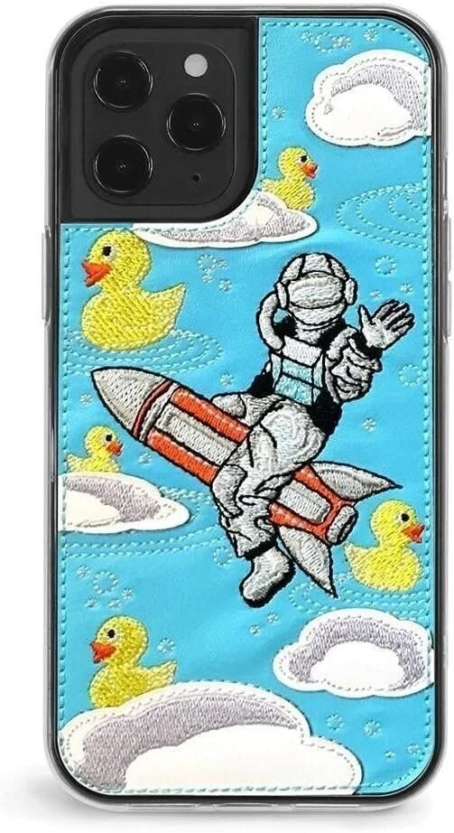Capa telefone ZERO GRAVITY na mão para iPhone 12 Pro Max - Design bordado - Imagem 2 de 4