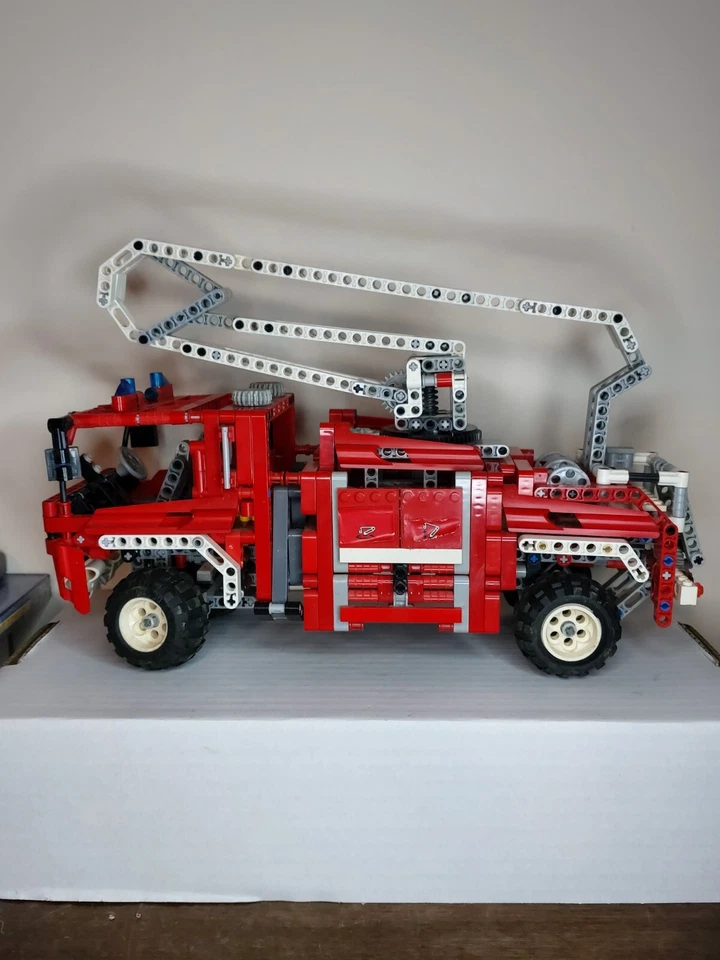 LEGO Technic 8289 Fire Truck, photo 1 of 5