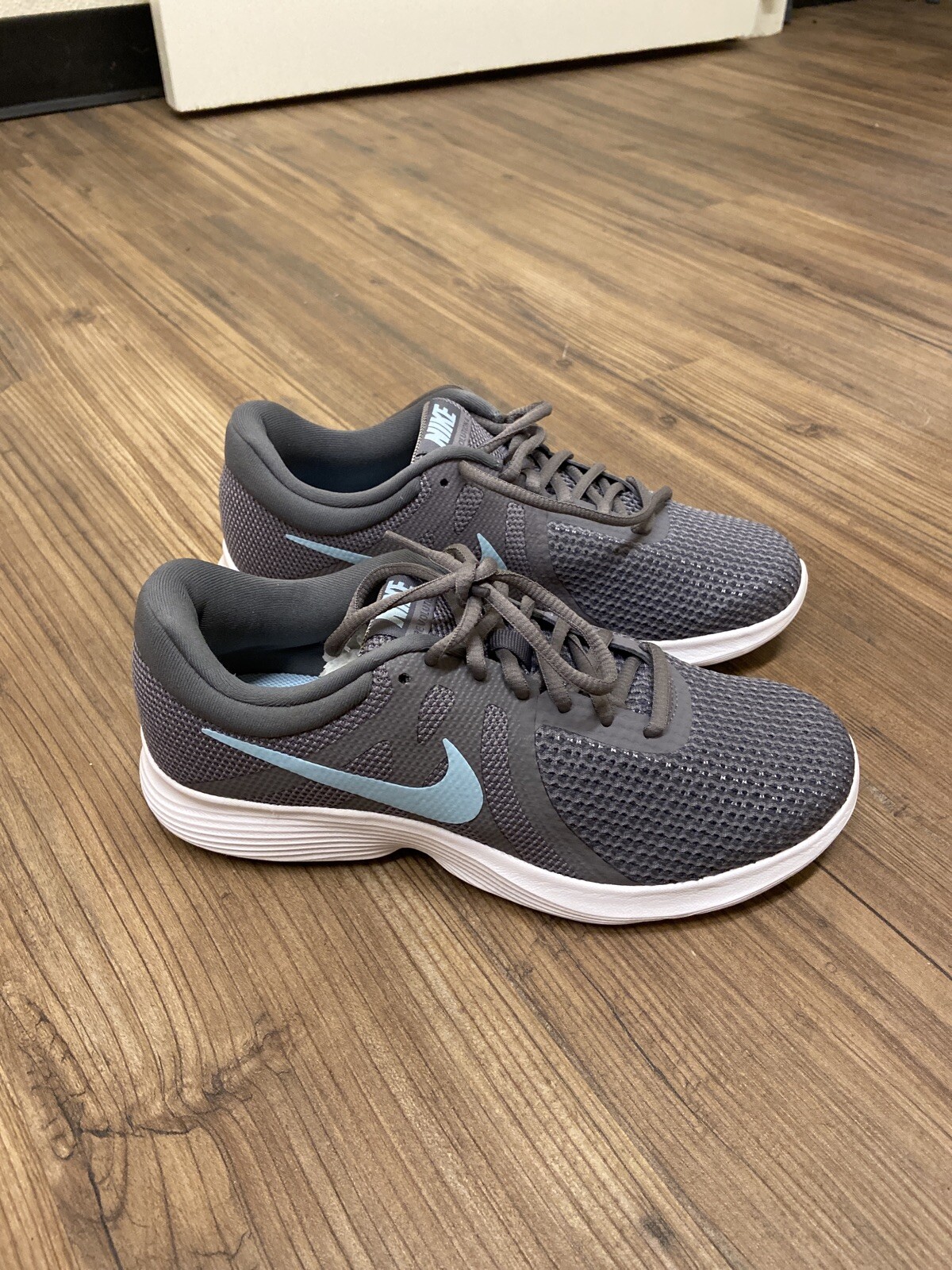 nike revolution 4 wide