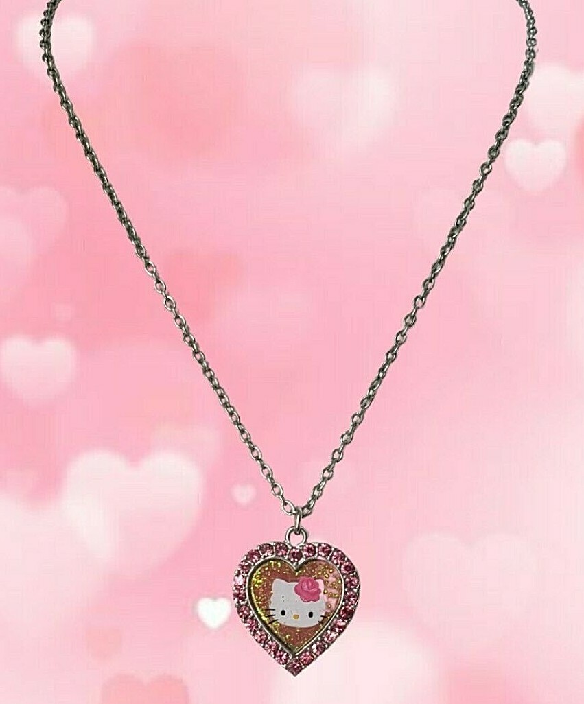 美品スワロフスキー Hello Kitty Iconic Heart ペンダント 美品スワロフスキー Hello Kitty Iconic Heart ペンダント