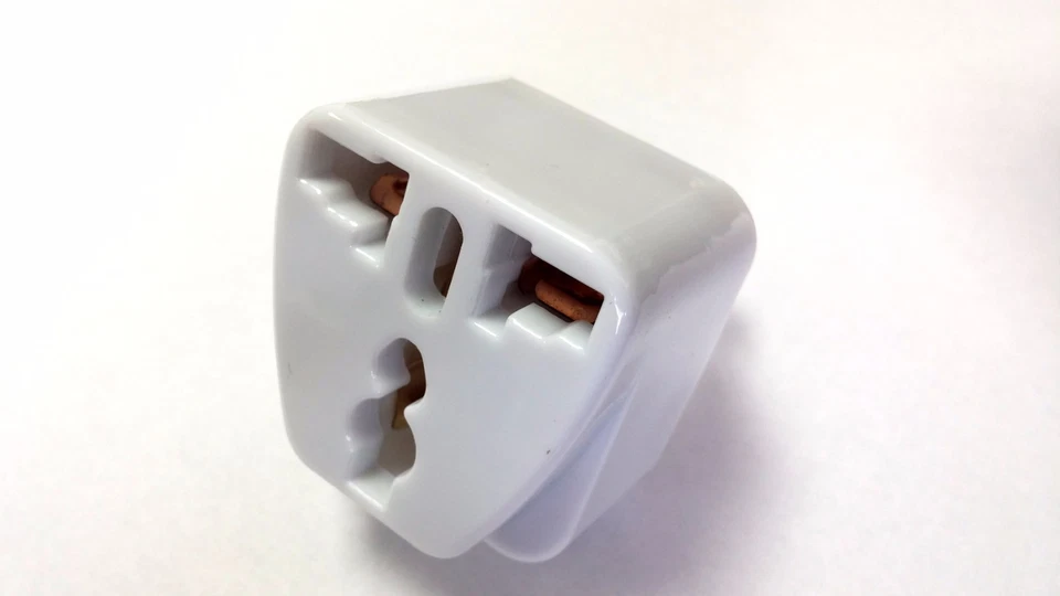 Nema 6-15 Plug To International Adapter for USA 220-240 Volt Universal to U.S - Image 3 of 4