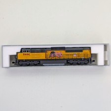 KATO 176-8404 N Scale Locomotive SD70ACe Union Pacific "Flag"  8444