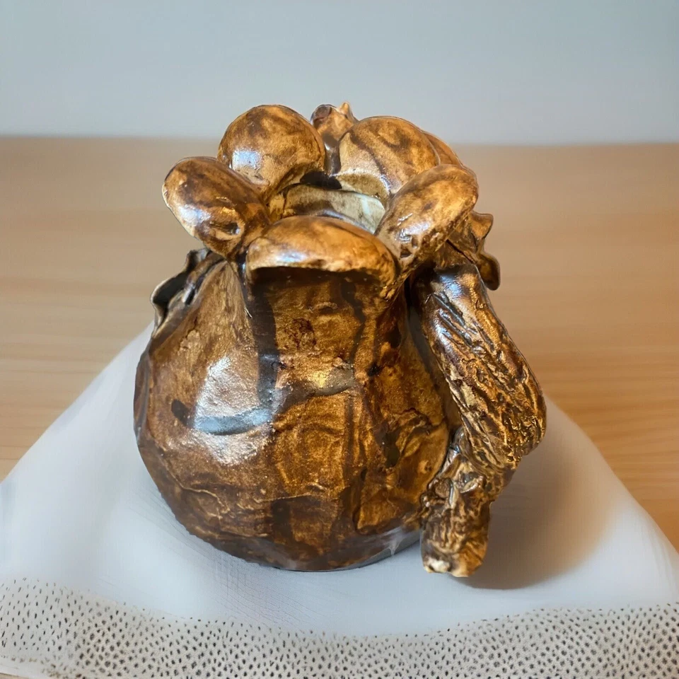 Cerâmica de arte de estúdio jogada à mão com folhas de alça aplicadas... Suporte para luz de chá - Imagem 2 de 4