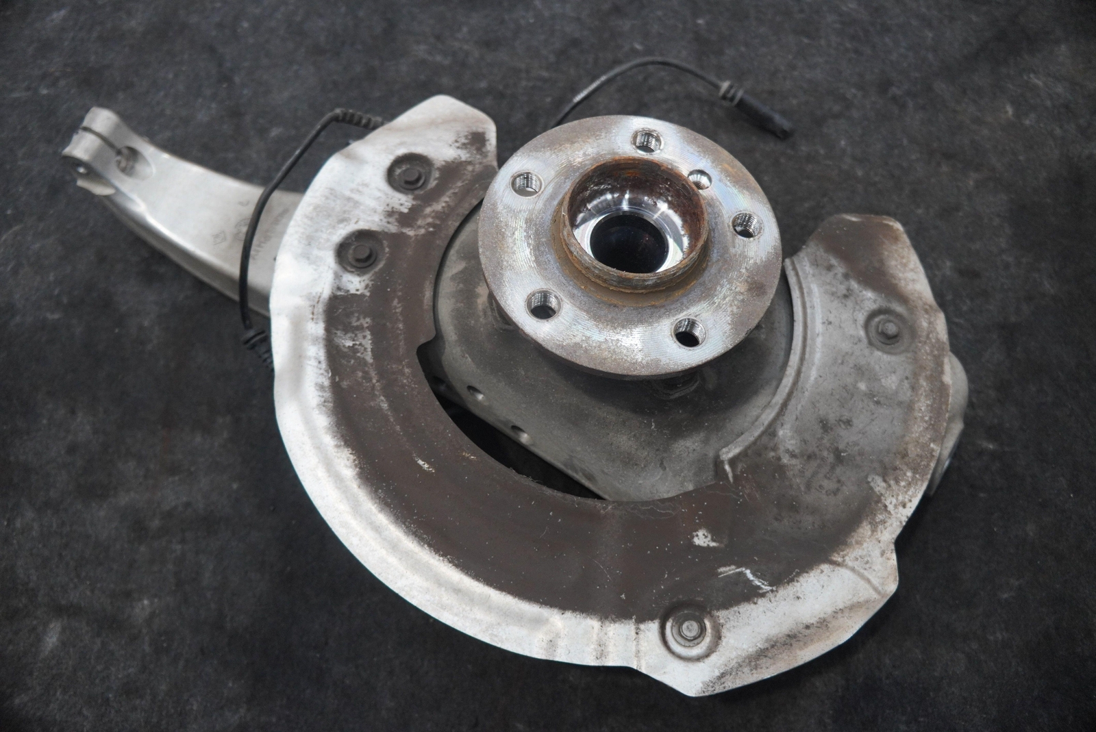 Front Left Spindle Knuckle Hub Wheel Bearing 31216858213 OEM BMW i8 2014-19