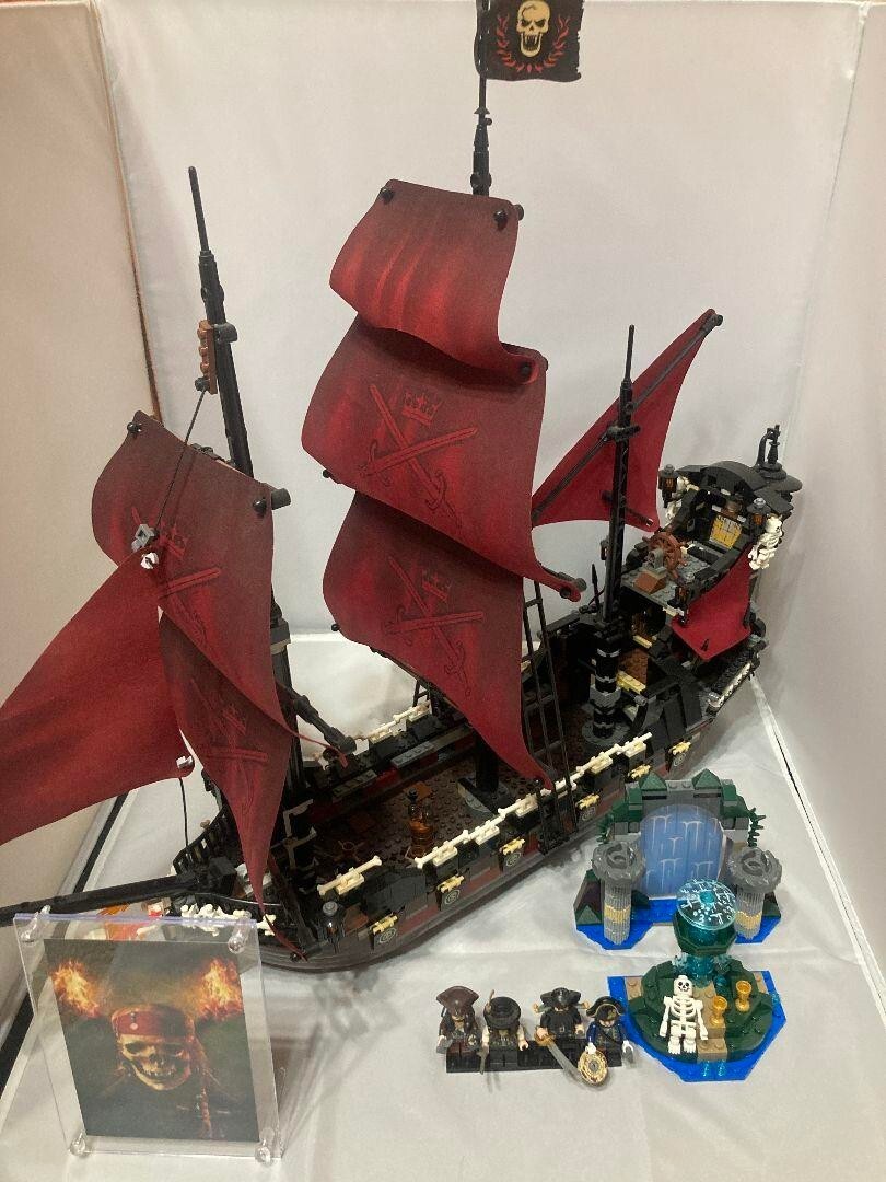 LEGO Pirates of the Caribbean Queen Anne's Revenge 4195 On
