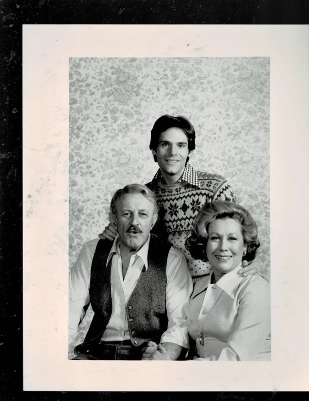 SUPER RARE!! 8X10 1974 LEE J. COBB AND ROBERT LIPTON AND JANET WARD