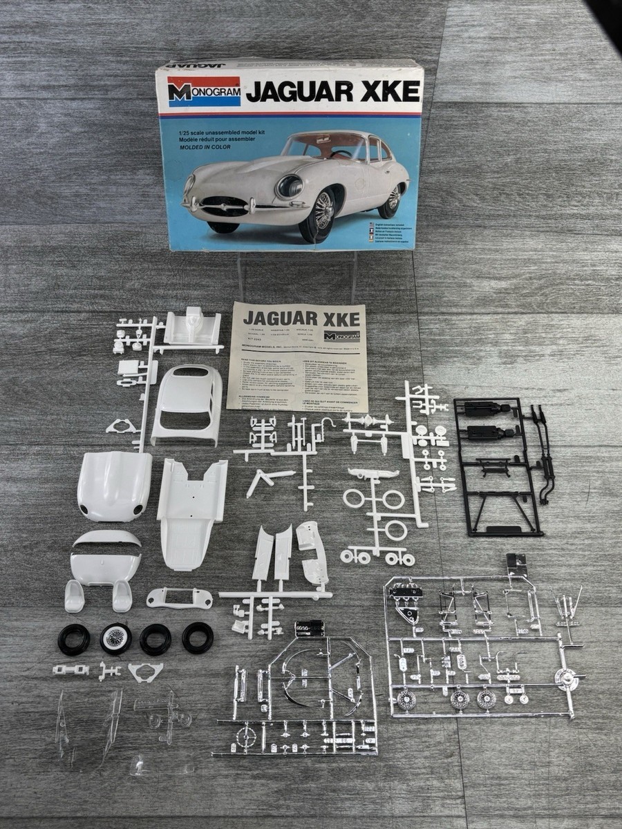 モノグラム　1/25　ジャガー　XKE　プラモデル VTG Monogram Jaguar XKE 1/25 White Model Kit USA Made 1978