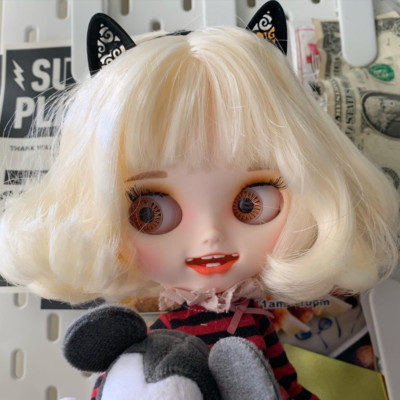 Maßgeschneiderte Blythe Puppe mattes Gesicht blonde Haare nackter Körper Spielzeug mit Gelenken 4 Augenfarben