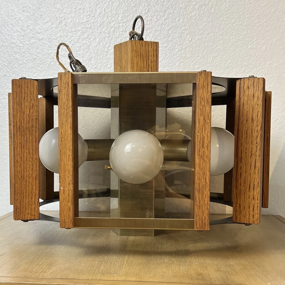 Lámpara de techo moderna Fredrick Ramond de mediados de siglo de latón y madera y vidrio Foto 2 de 4