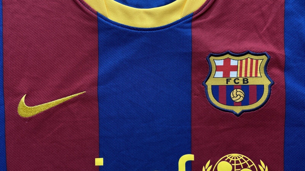 BARCELONA 2010 2011 HOME FOOTBALL SHIRT SOCCER JERSEY NIKE