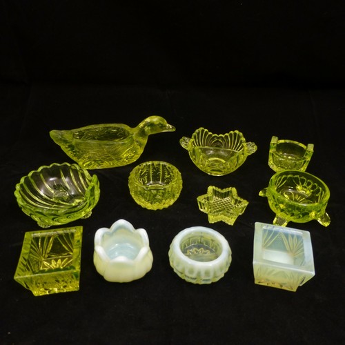 VINTAGE 5" CHICK EGG MINI TRAY Yellow Vaseline Glass SUMMIT Westmoreland Chicken - Picture 8 of 10