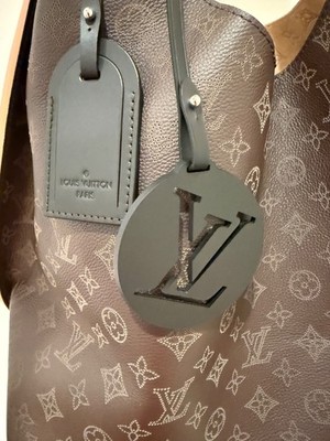 100% AUTHENTIC Brand NEW Louis Vuitton Carmel Mahina Hobo Brown