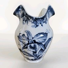 Vintage Wedgwood Vase. Blue And White Vase Iris Flower. #2176