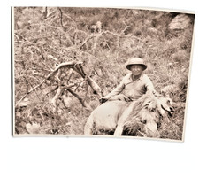 f5768a435	Grosswildjagd Ostafrika deutscher  J&auml;ger mit L&ouml;wen Foto ca22x17. sehr