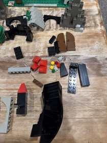Vintage LEGO Castle 6076 Dark Dragon's Den Incomplete Set Dragon Masters Good