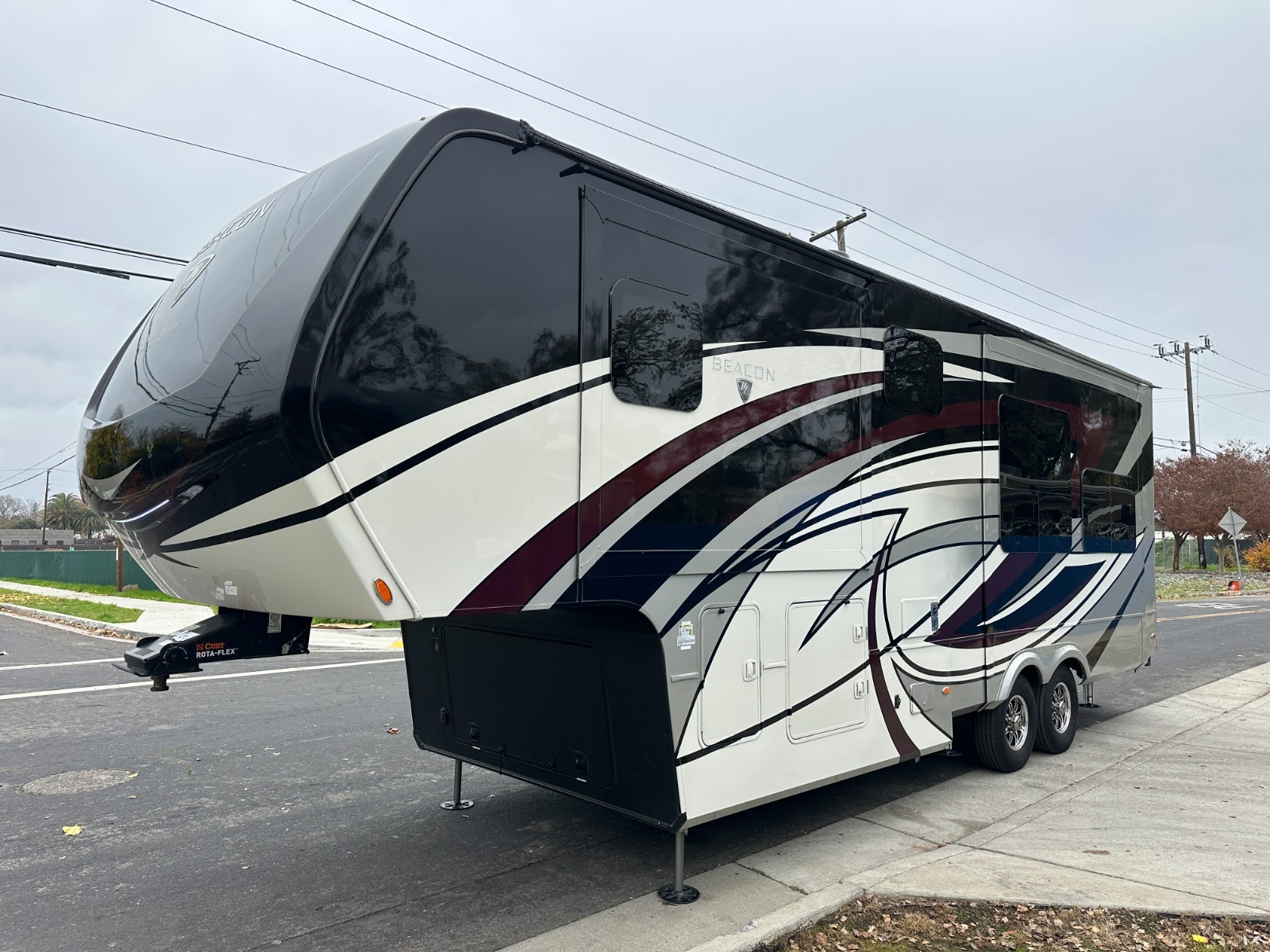 2022 VANLEIGH BEACON 32RLB LUXURY FIFTH WHEEL TRAILER "TIFFIN"