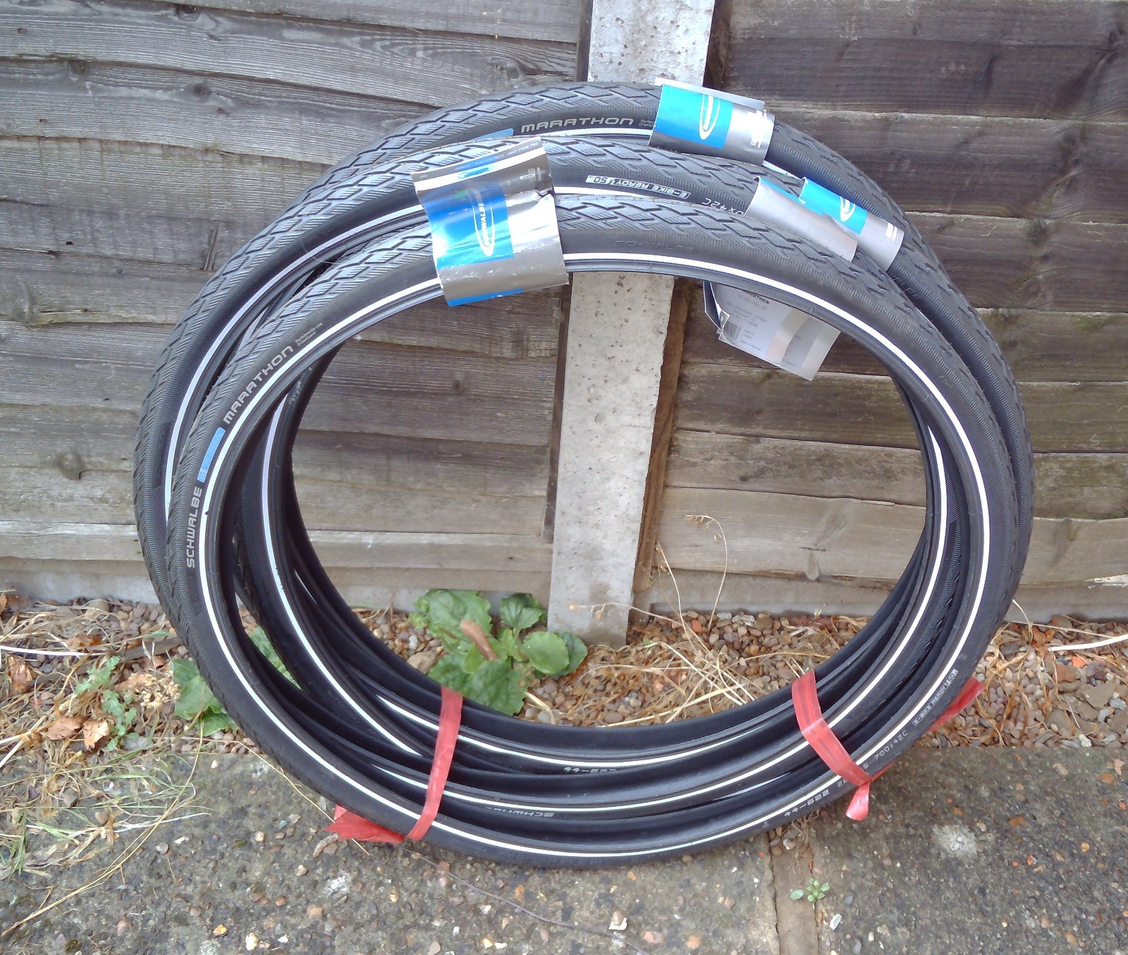 1x NOS SCHWALBE MARATHON  TYRE  700 x 42c, 28x1.65,  44-622