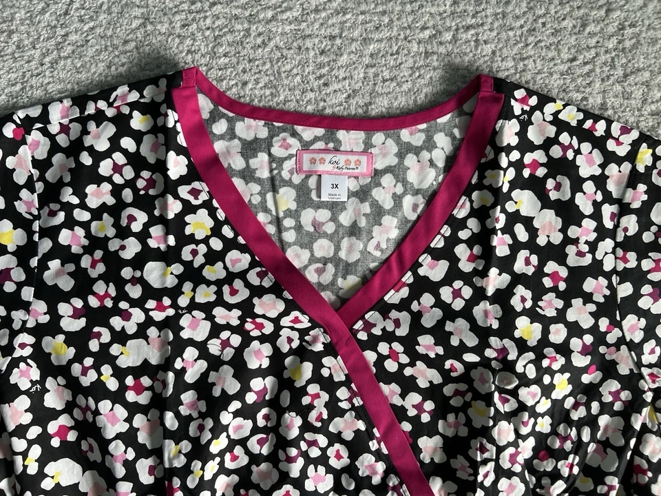 Koi Scrub Top Women’s Sz 3X White Leopard Print Kathy Peterson Medical Nursing - Image 3 of 4