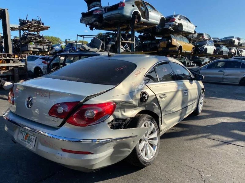 Bote de carbón de vapor de combustible 2009 10 11 12 13 14 15 16 17 Volkswagen CC 2,0 L Foto 3 de 4