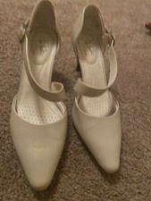 LifeStride Women's Parigi Cream Dress Pumps, High Heel, Size 9