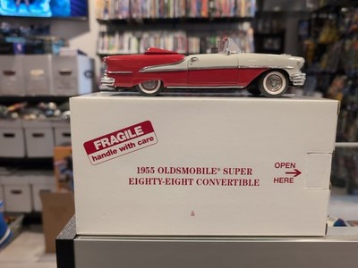 Danbury Mint 1955 Oldsmobile Super 88 Convertible Red White 1/24