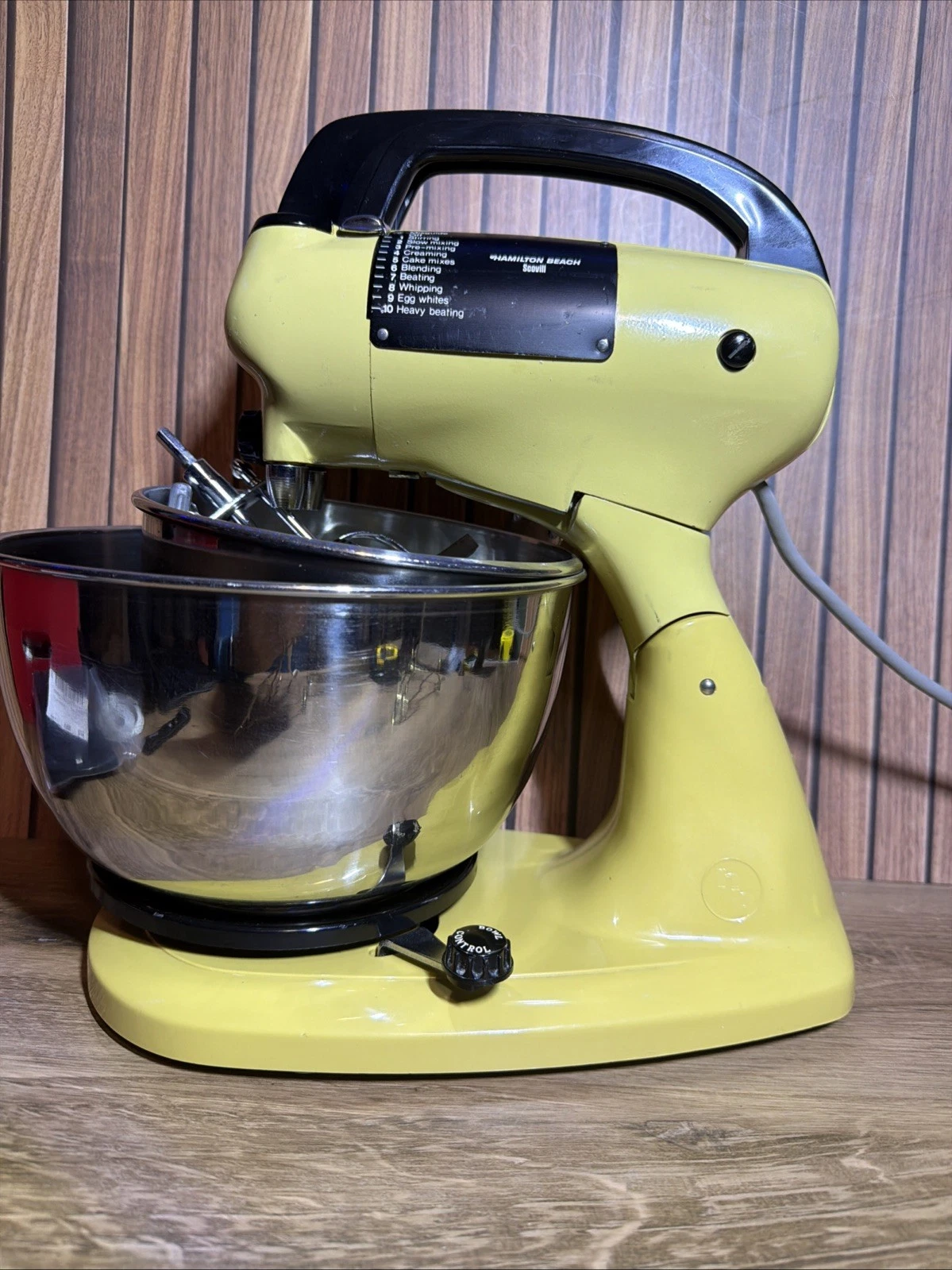 Vintage Hamilton Beach Scovill Model 60 Stand Mixer Harvest Gold MCM Works
Opens in a new window or