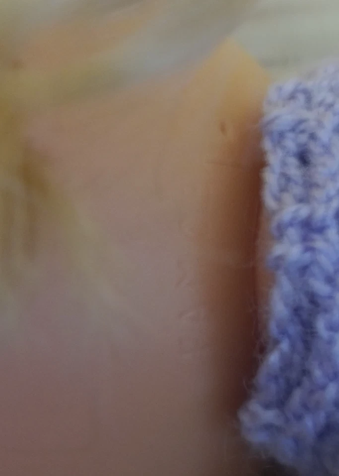 Famosa Puppe 21 cm – Vintage – Strickkleidung – beweglich – Sammler Spanien - Bild 4 von 4