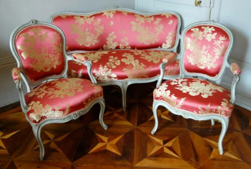 Fauteuils du XIXe siècle rouges