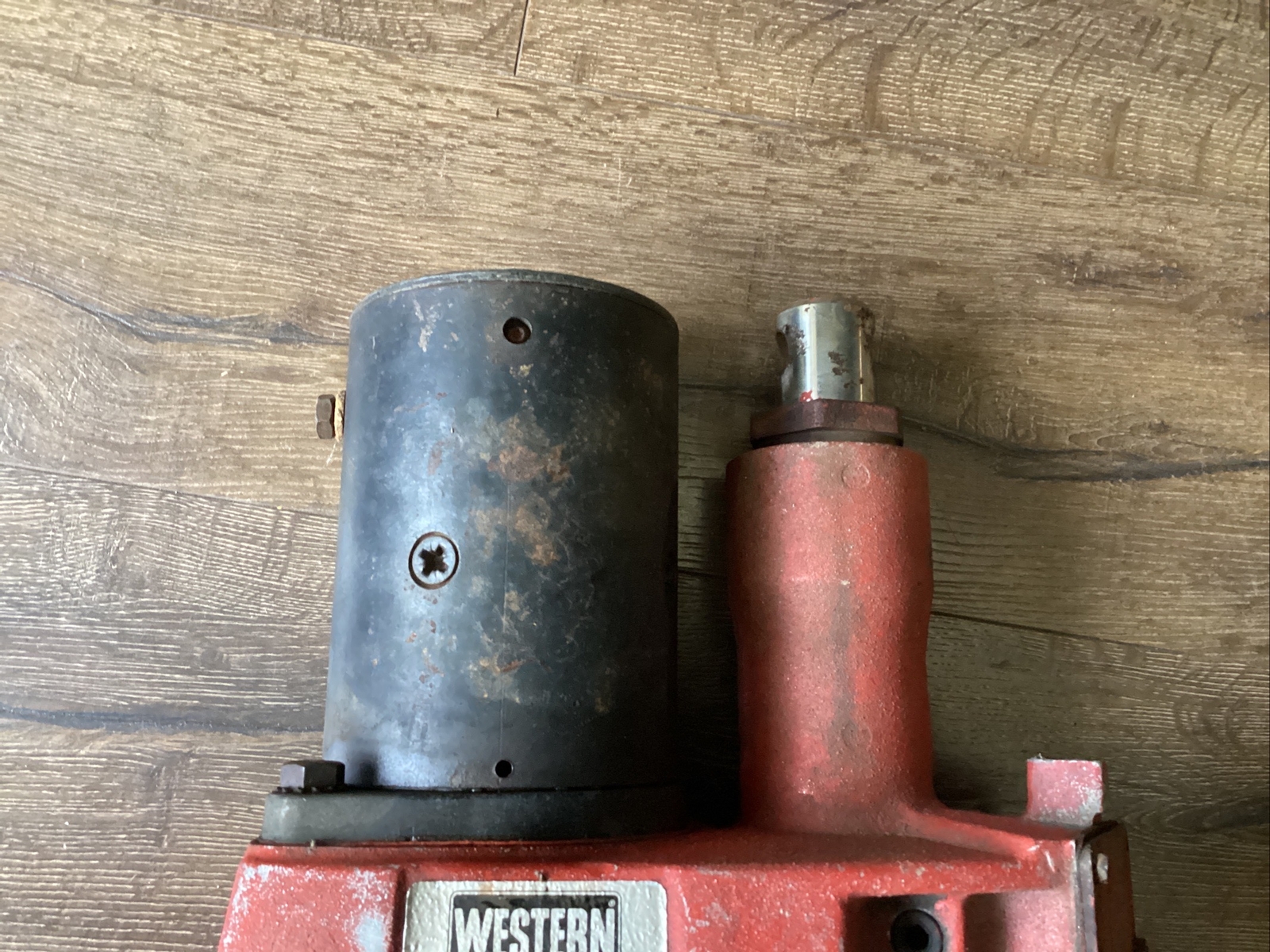 WESTERN ISARMATIC LIFT CONTROL MARK IIIA HYDRAULICS SNOW PLOW PUMP