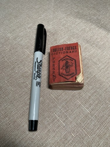 Antique Tiny Dictionary English - French 1939 Present From Magnesia S. Pelegrino - Picture 2 of 12