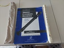 RECORDER SUZUKI WOODWIND IVORY COLOR WITH BOOK BY SUZUKI AND RECORDER COVER