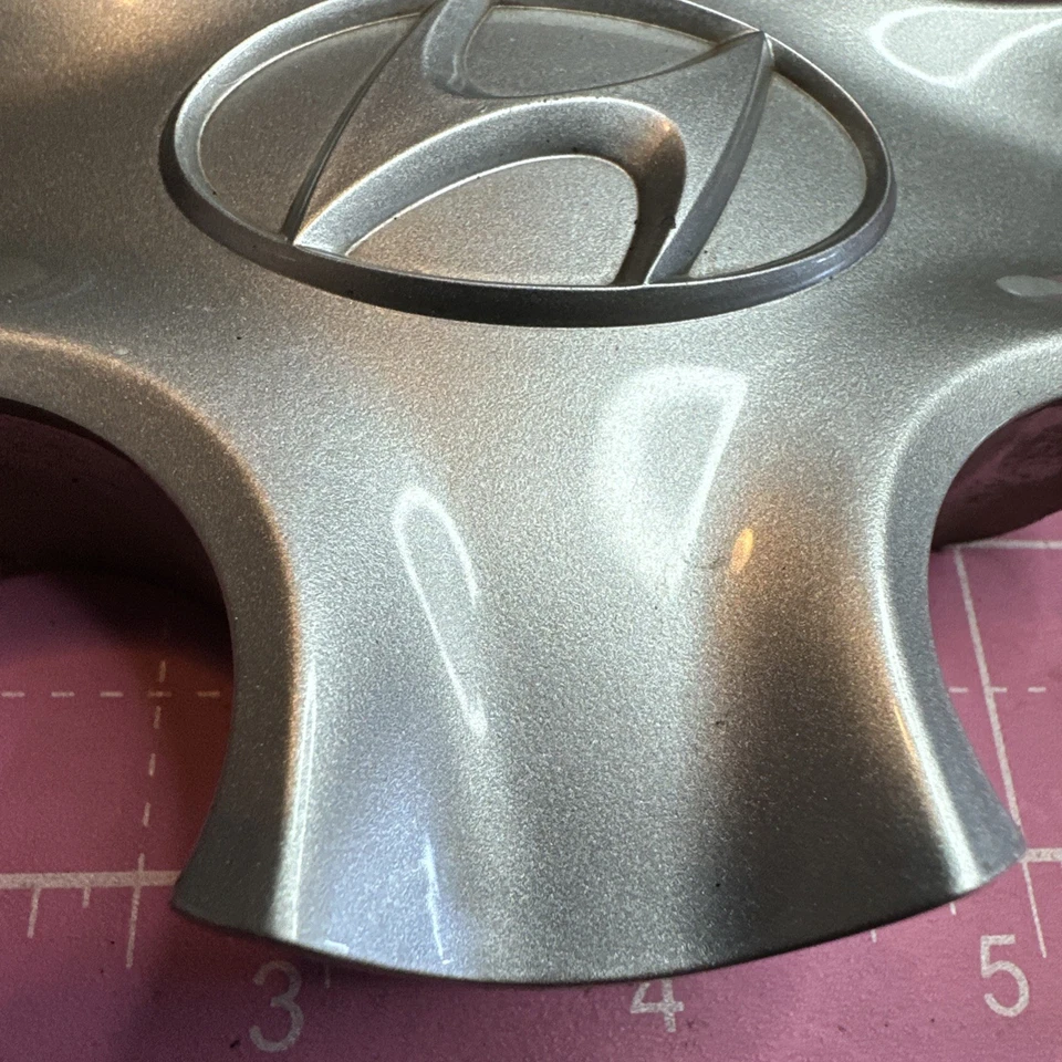 Tapa central Hyundai Accent 2012-2014 OEM 52960-1R500  Foto 4 de 4