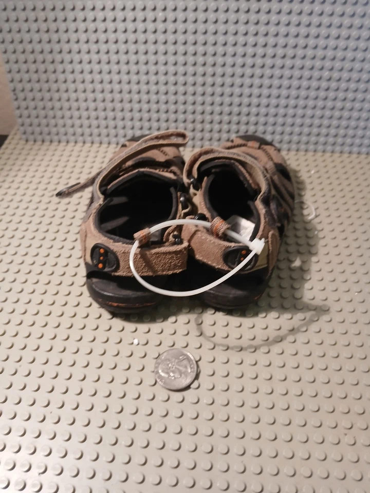 Sandalia Cherokee Fisherman para niños pequeños talla 7 imitación cuero marrón Foto 3 de 4