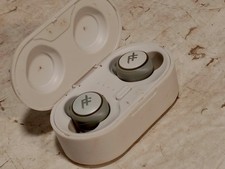 IFROGZ IFIETWS15B true wireless earbuds w/ charging case 500mAh, missing cover