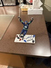 VANCOUVER CANUCKS AUTOGRAPHED MARKUS NASLUND HAT TRICK MCFARLANE FIGURE!!!
