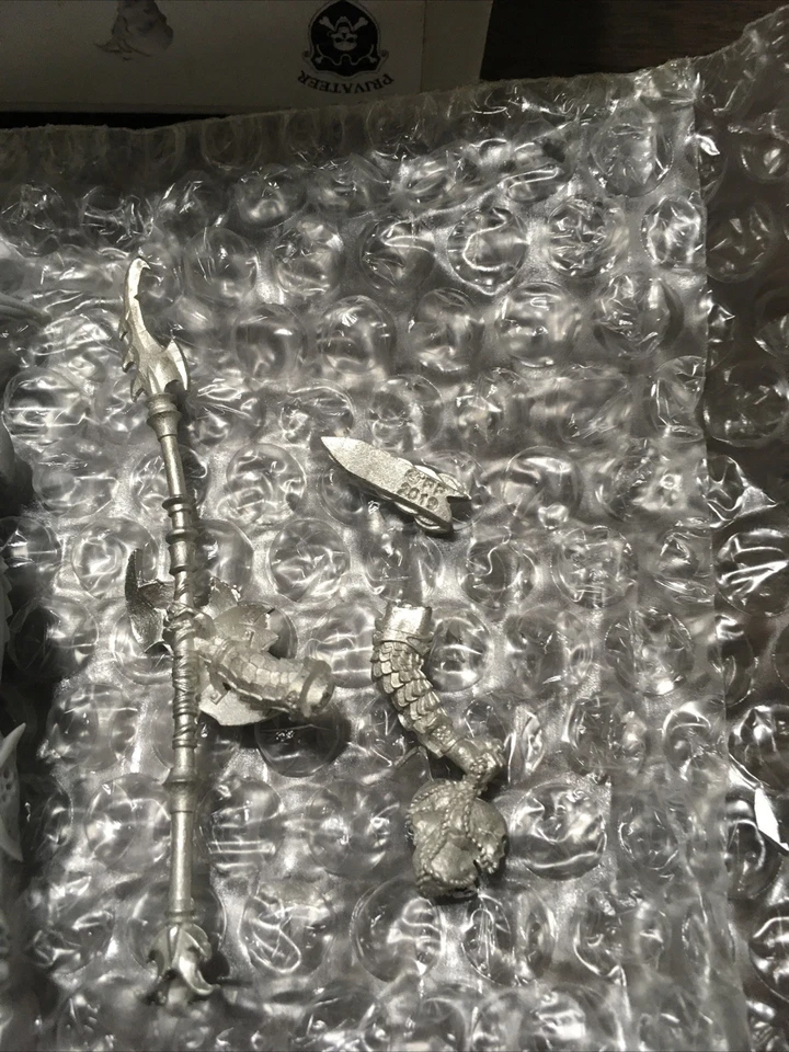 Totem Huntress (abril 2018) edición limitada serie legendaria prensa privada fuera de existencia Foto 4 de 4