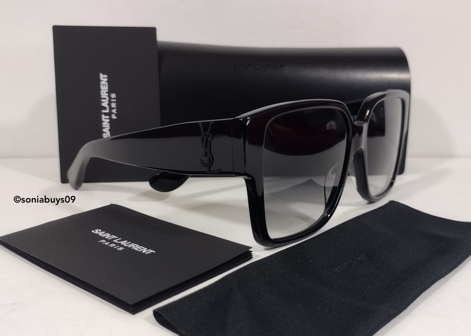 Saint Laurent Occhiali da Sole Donna Quadrati Nero Grigio Lenti Sfumate