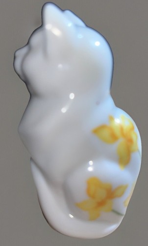Vintage Hutschenreuther Selb Porcelain White Cat Figure 3" Painted Yellow Flower - Picture 3 of 9